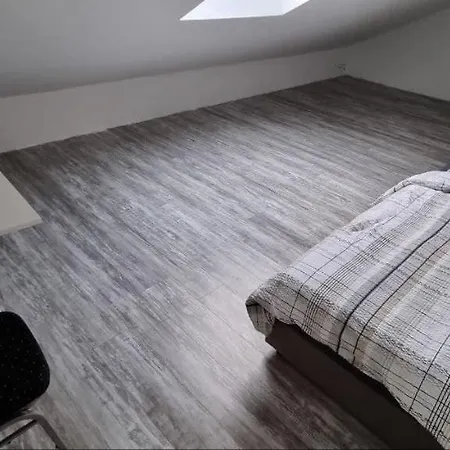 Apartament Mit Garten In